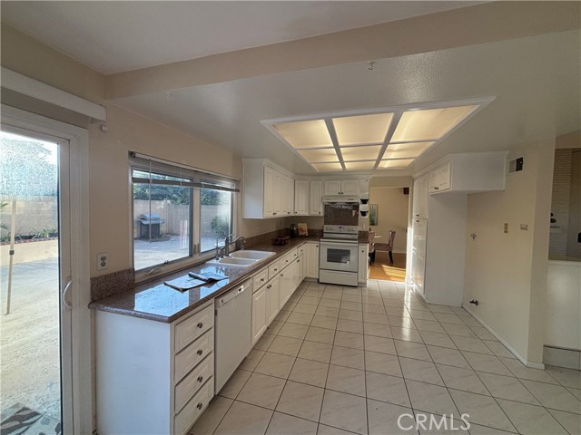 16717 Monte Cristo Avenue, Cerritos CA: https://media.crmls.org/medias/1190865b-c004-4777-a13b-b575b076f22d.jpg