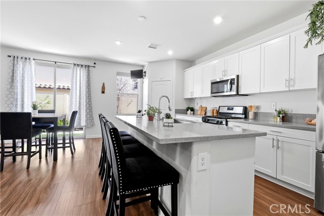 Detail Gallery Image 10 of 38 For 475 N Glenwood, Rialto,  CA 92376 - 5 Beds | 3/1 Baths