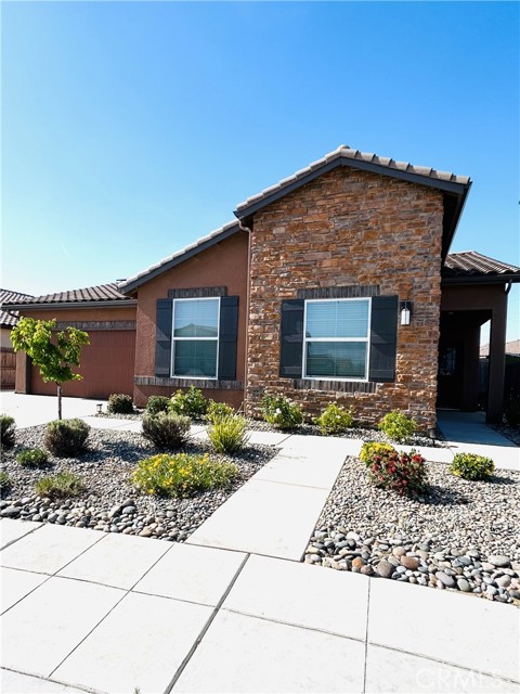 Detail Gallery Image 2 of 15 For 6140 E Laurel, Fresno,  CA 93727 - 2 Beds | 2 Baths