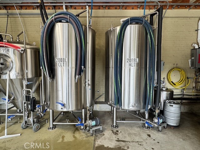 585 E Thompson Boulevard, Ventura CA: https://media.crmls.org/medias/1190f132-87fa-43a5-a5f6-950073320208.jpg