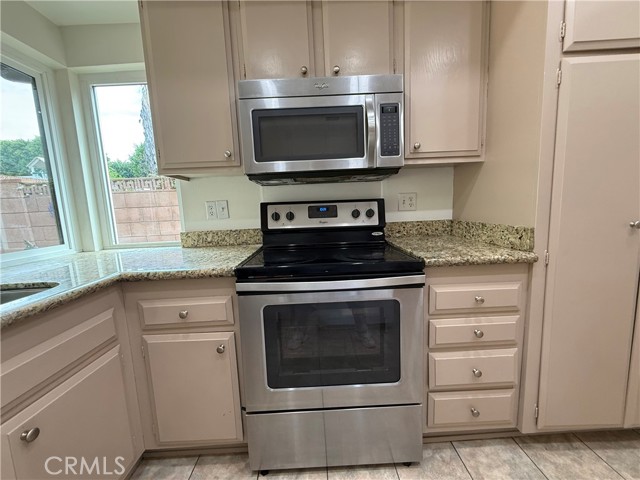 Detail Gallery Image 6 of 17 For 18801 Lassen, Northridge,  CA 91324 - 3 Beds | 2 Baths