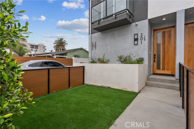 201 S Westlake Ave, Los Angeles CA: https://media.crmls.org/medias/11937617-c71d-4118-bde0-735187d41554.jpg