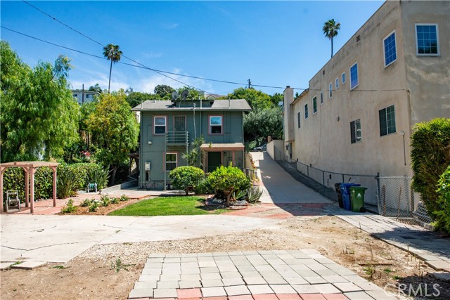 Detail Gallery Image 17 of 28 For 1639 Redcliff #1/2,  Los Angeles,  CA 90026 - 2 Beds | 1 Baths