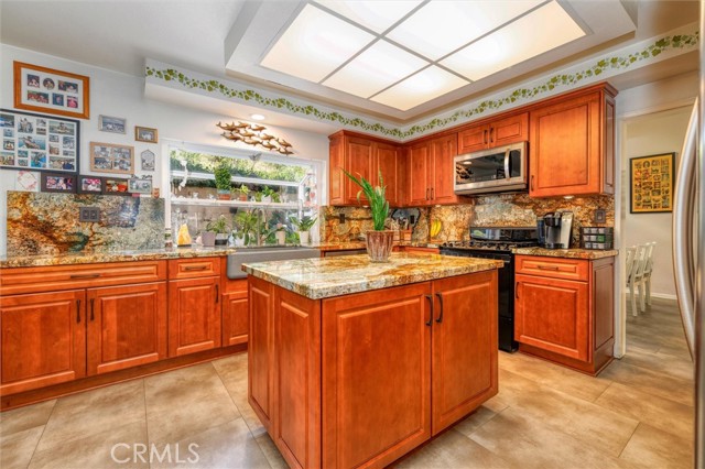 Detail Gallery Image 12 of 30 For 11849 Kathyann St, Sylmar,  CA 91342 - 3 Beds | 2/1 Baths