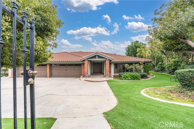 Detail Gallery Image 3 of 75 For 3185 Sonrisa, Corona,  CA 92881 - 7 Beds | 6/1 Baths