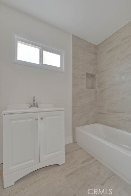 547 W 106th Street, Los Angeles CA: https://media.crmls.org/medias/1194e8c9-2a7f-45e9-b877-0f3b528b969a.jpg