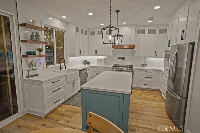 Detail Gallery Image 6 of 43 For 28211 Lorita Ln, Saugus,  CA 91350 - 5 Beds | 2/1 Baths