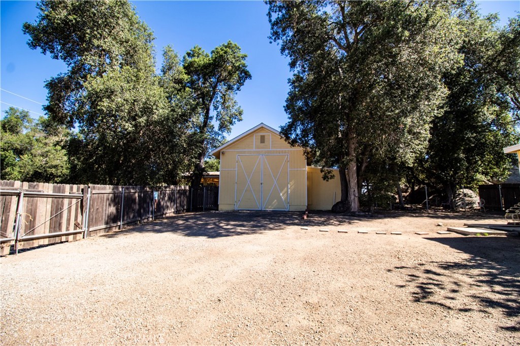 https://media.crmls.org/medias/11959d69-86d2-4b93-a428-16e891210f08.jpg?preset=X-Large