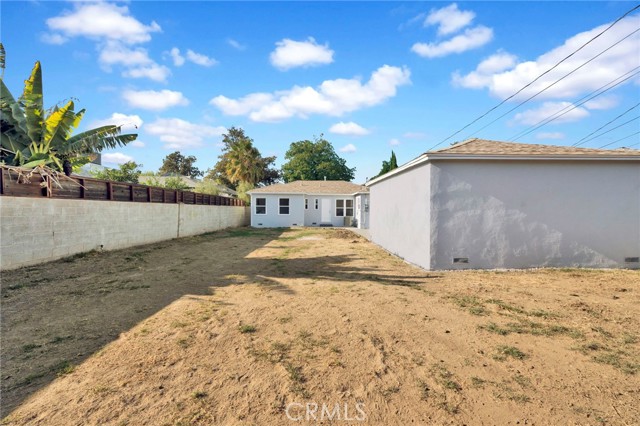 17350 Hamlin Street, Lake Balboa CA: https://media.crmls.org/medias/1195b157-1810-4083-b104-f5cb9519e63f.jpg