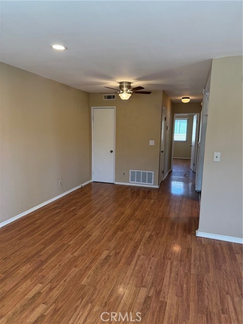 Detail Gallery Image 3 of 10 For 2050 Calle La Sombra #4,  Simi Valley,  CA 93063 - 2 Beds | 1 Baths