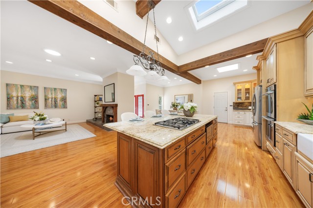 12 Rockrose Way, Irvine CA: https://media.crmls.org/medias/1196608d-40ff-4f4e-9479-e3497a643089.jpg
