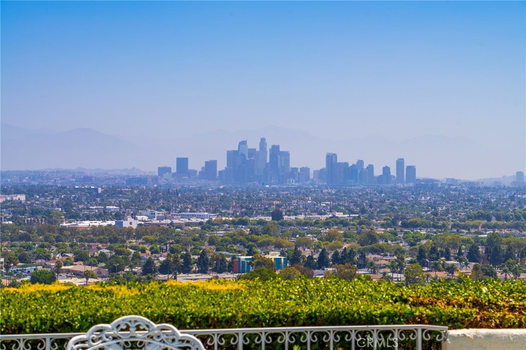 https://media.crmls.org/medias/119717ae-97c9-4ca1-a859-4664c5575b9f.jpg?preset=X-Large