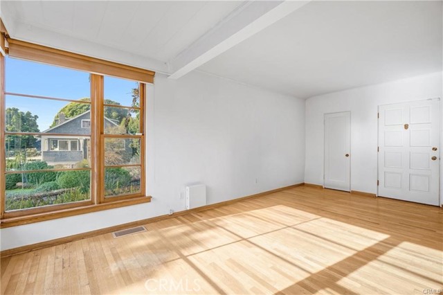 Detail Gallery Image 8 of 24 For 2007 Glenneyre St, Laguna Beach,  CA 92651 - 2 Beds | 2 Baths