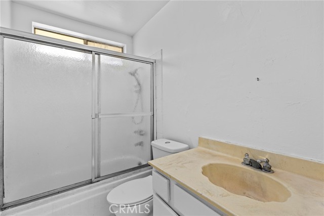 315 S Mistletoe Avenue, San Jacinto CA: https://media.crmls.org/medias/1198d770-435a-4549-a450-45789a07ce79.jpg