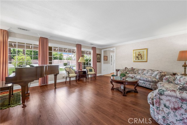 11999507 9a55 49de A875 8848f7d76e48