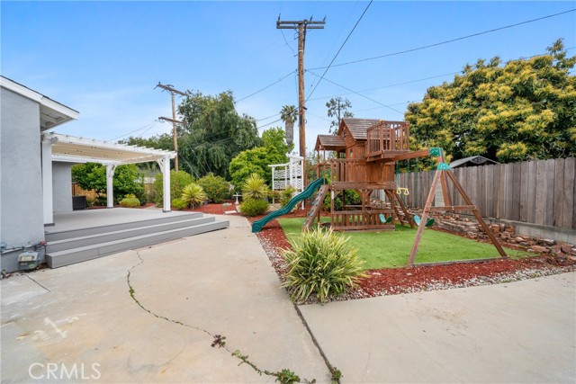 11338 Stevens Avenue, Culver City CA: https://media.crmls.org/medias/119a191b-1087-4eae-a580-0fedb57100e1.jpg