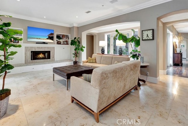 Detail Gallery Image 12 of 30 For 2501 Margaret Dr, Newport Beach,  CA 92663 - 5 Beds | 3/1 Baths