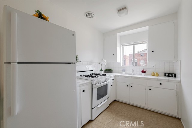 Detail Gallery Image 9 of 21 For 118 S Manhattan Pl #6,  Los Angeles,  CA 90004 - 1 Beds | 1 Baths
