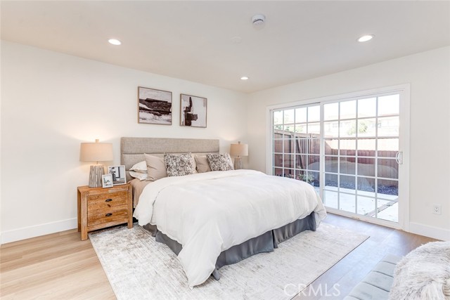 26 Seton, Irvine CA: https://media.crmls.org/medias/119b2b7d-d328-4328-8fc2-7f1f7fa95924.jpg