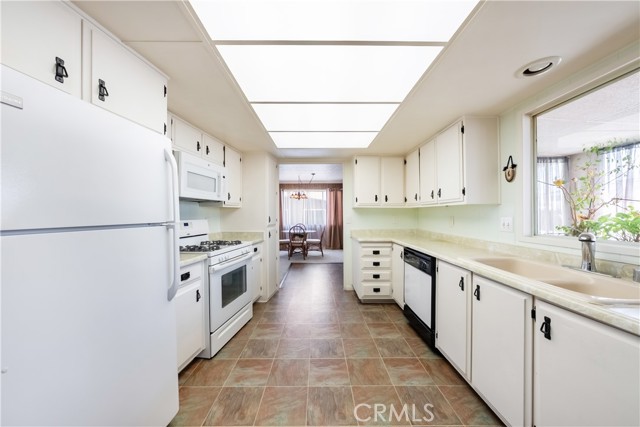 Detail Gallery Image 11 of 37 For 8801 Eton Ave #53,  Canoga Park,  CA 91304 - 2 Beds | 2 Baths