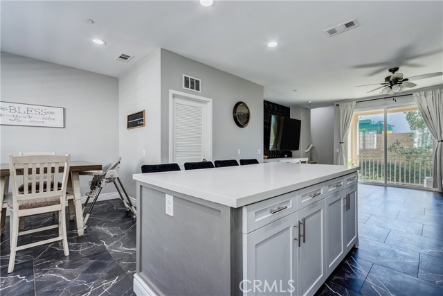 Detail Gallery Image 18 of 44 For 625 Savi Dr #102,  Corona,  CA 92878 - 3 Beds | 3/1 Baths