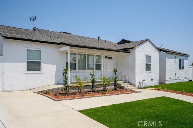 8302 Webb Avenue, Sun Valley CA: https://media.crmls.org/medias/119cfa87-ebfe-48e4-bf33-3ce59076ccf5.jpg