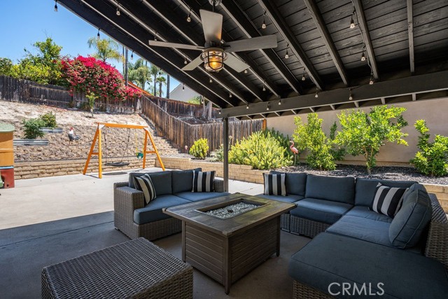 Detail Gallery Image 14 of 34 For 1925 Meadow Brook Ct, Thousand Oaks,  CA 91362 - 4 Beds | 2/1 Baths