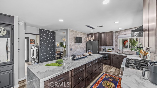 Detail Gallery Image 4 of 35 For 23301 Ridge Route Dr #95,  Laguna Hills,  CA 92653 - 3 Beds | 2 Baths