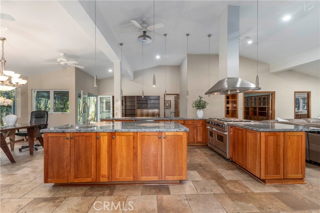 Detail Gallery Image 21 of 37 For 5653 Shirley Ave, Tarzana,  CA 91356 - 3 Beds | 2 Baths