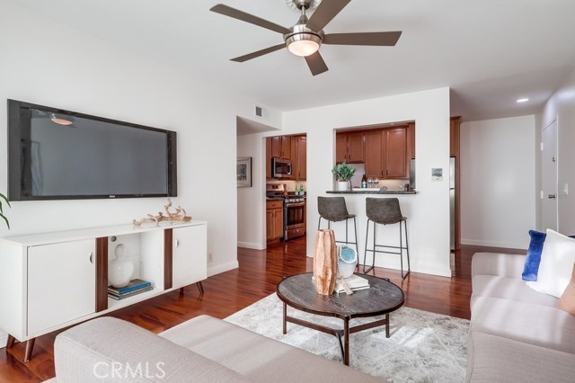 Detail Gallery Image 4 of 35 For 1140 Pacific Ave #30,  Long Beach,  CA 90813 - 2 Beds | 2 Baths