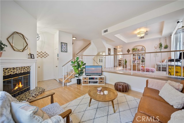 Detail Gallery Image 5 of 47 For 19950 Sherman Way Unit a a,  Winnetka,  CA 91306 - 3 Beds | 4 Baths