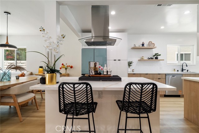 10217 Lemona Avenue, Mission Hills (San Fernando) CA: https://media.crmls.org/medias/11a19e75-5d59-4de9-a09f-184b06dd590d.jpg