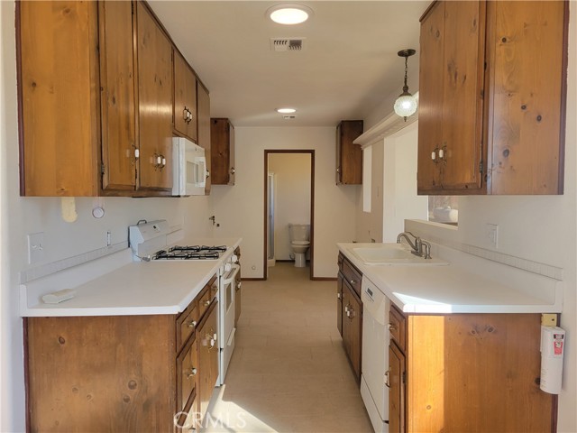 Detail Gallery Image 12 of 48 For 39410 Pioneer, Anza,  CA 92539 - 3 Beds | 2 Baths