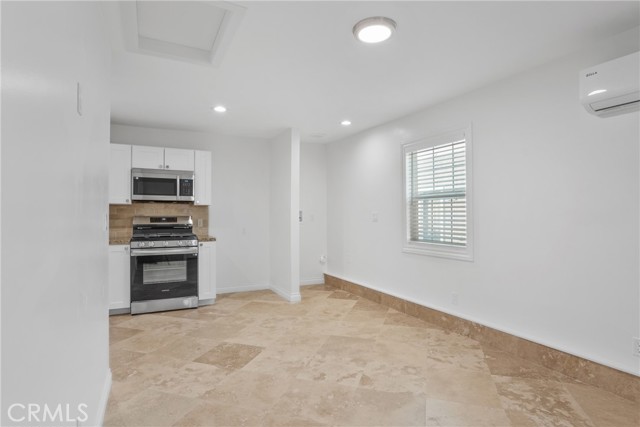 Detail Gallery Image 7 of 10 For 7460 Cypress Ave, Fontana,  CA 92336 - 1 Beds | 1 Baths