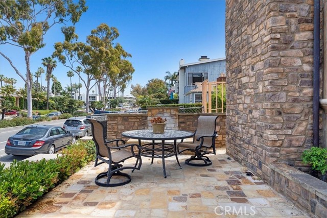 Detail Gallery Image 3 of 20 For 504 Avocado Ave, Corona Del Mar,  CA 92625 - 3 Beds | 3 Baths