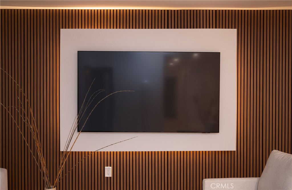 https://media.crmls.org/medias/11a27a9a-b986-465c-a50c-16db7e879a4e.jpg?preset=X-Large