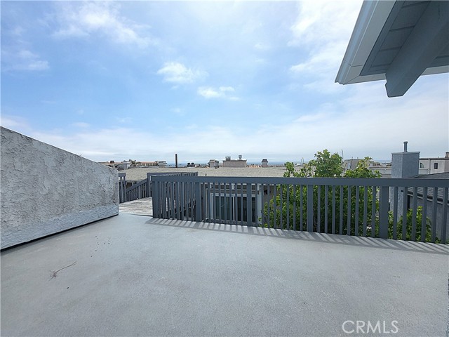 Detail Gallery Image 5 of 39 For 161 Monterey Bld a,  Hermosa Beach,  CA 90254 - 3 Beds | 2/1 Baths