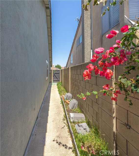 9622 Caithness Drive, Huntington Beach CA: https://media.crmls.org/medias/11a2b8f3-99b2-4c2e-be56-f5de4979d650.jpg