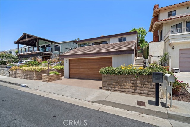318 Avenida Santa Margarita, San Clemente CA: https://media.crmls.org/medias/11a46a4d-8f61-402a-aff5-d769d035b350.jpg