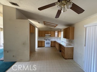 Detail Gallery Image 8 of 25 For 11906 Bornite, Hesperia,  CA 92345 - 3 Beds | 2 Baths