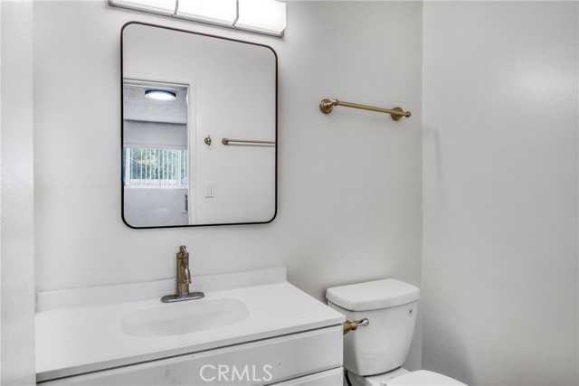 Detail Gallery Image 14 of 19 For 6643 De Longpre #5,  Los Angeles,  CA 90028 - 2 Beds | 2 Baths