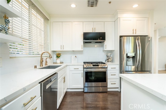 Detail Gallery Image 11 of 43 For 3960 Pennsylvania Ave #107,  La Crescenta,  CA 91214 - 3 Beds | 2/1 Baths