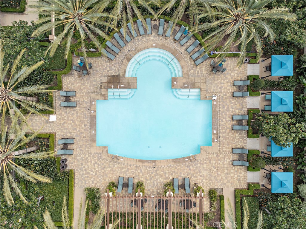https://media.crmls.org/medias/11a696cf-05c4-423b-80ea-06fa8f34728b.jpg?preset=X-Large