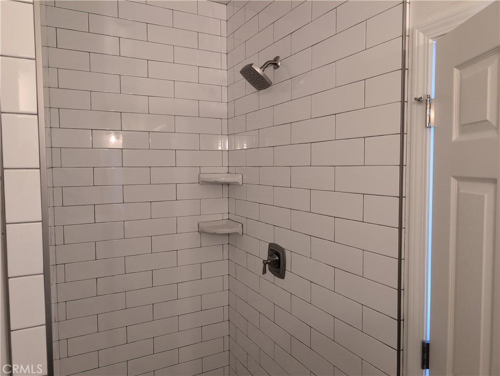 https://media.crmls.org/medias/11a697c1-b3f6-4c3e-bbfc-8fcb17b2526e.jpg?preset=X-Large