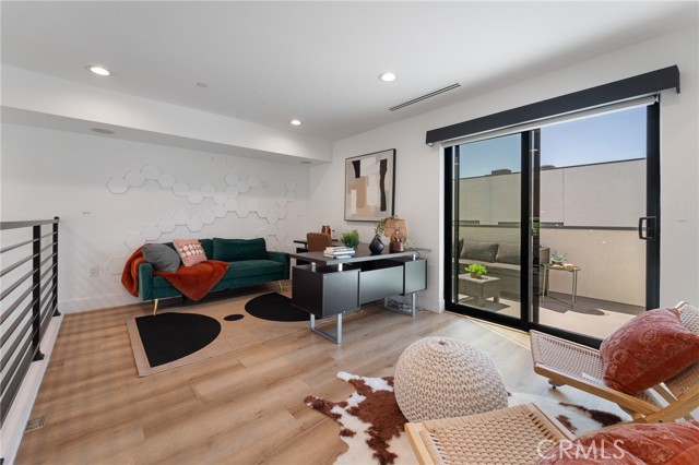 Detail Gallery Image 26 of 27 For 11314 Victory Bld, North Hollywood,  CA 91606 - 3 Beds | 3/1 Baths