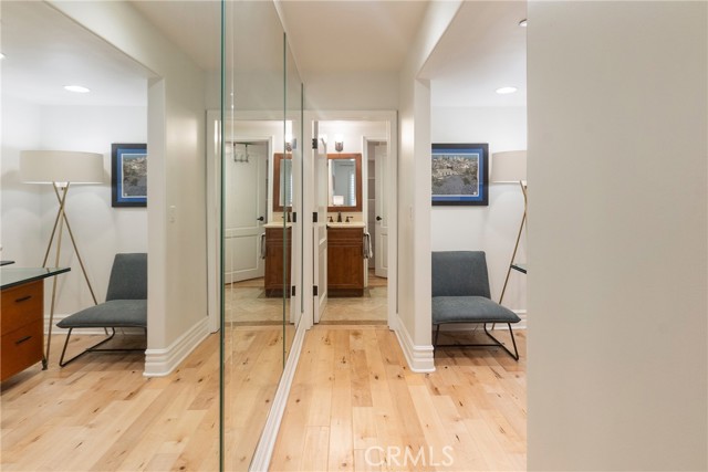 Detail Gallery Image 17 of 21 For 820 S Bedford St #102,  Los Angeles,  CA 90035 - 2 Beds | 2/1 Baths