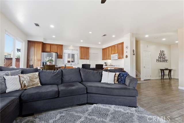 Detail Gallery Image 12 of 40 For 3609 Pyramid Trail, Perris,  CA 92570 - 4 Beds | 3 Baths