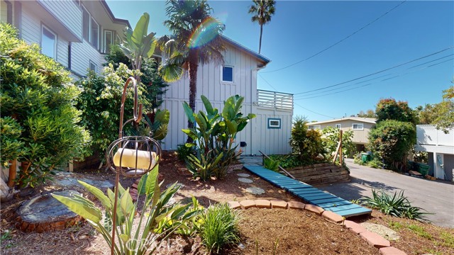 Detail Gallery Image 4 of 23 For 31955 10th Ave, Laguna Beach,  CA 92651 - 3 Beds | 2 Baths