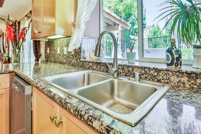 Detail Gallery Image 23 of 61 For 13910 Mountain View Pl, Sylmar,  CA 91342 - 5 Beds | 3 Baths