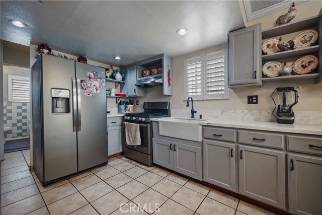 Detail Gallery Image 7 of 23 For 9317 Elm Vista Dr #9,  Downey,  CA 90242 - 3 Beds | 3 Baths